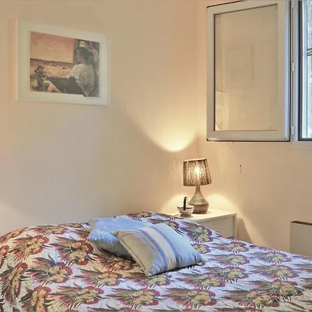 Apartment 2 Pieces Avec Terrasse, Jardin, Piscine Et Parking, Proche - - Fr-1-251-517 *