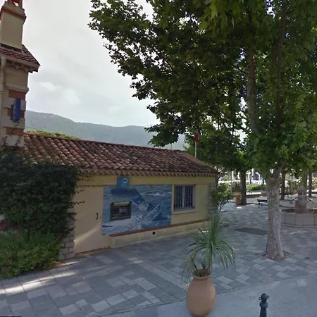 Apartment 2 Pieces Avec Terrasse, Jardin, Piscine Et Parking, Proche - - Fr-1-251-517